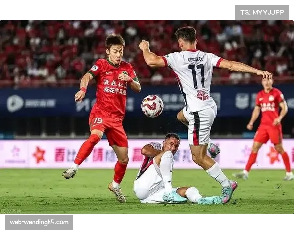 中超对决：成都与河南四外援齐上阵，韦世豪暂居替补席